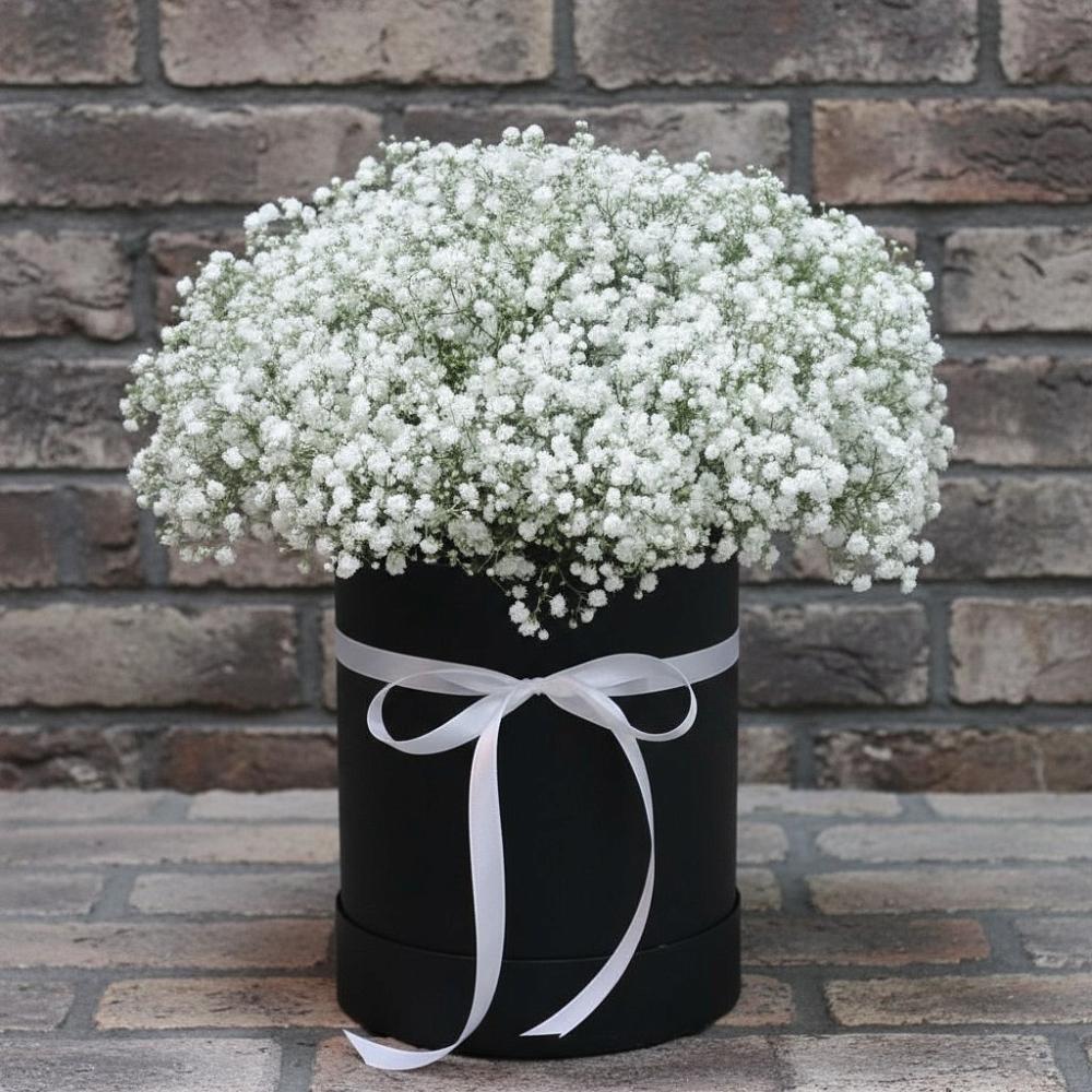 Цветочная композиция из Гипсофила в шляпной коробке в Медвеженском