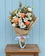 Букет цветов из:  Альстромерии, Лизиантусы, Розы и Хризантемы в Медвеженском