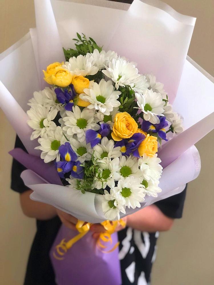 Букет цветов из: Ирисы, Хризантемы и Розы в Медвеженском