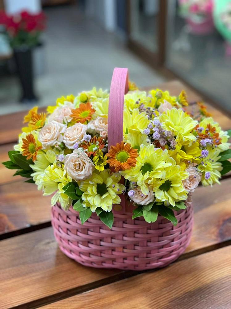 Цветочная композиция из Хризантемы и Розы в корзине в Медвеженском