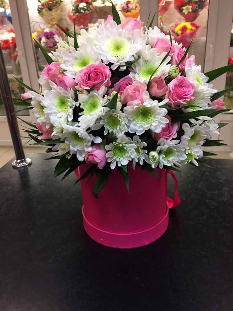 Цветочная композиция из Розы и Хризантемы в шляпной коробке в Медвеженском