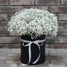 Цветочная композиция из Гипсофила в шляпной коробке в Медвеженском